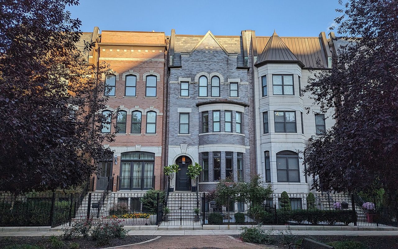 Victorian-style row houses on Prairie Avenue in the South Loop